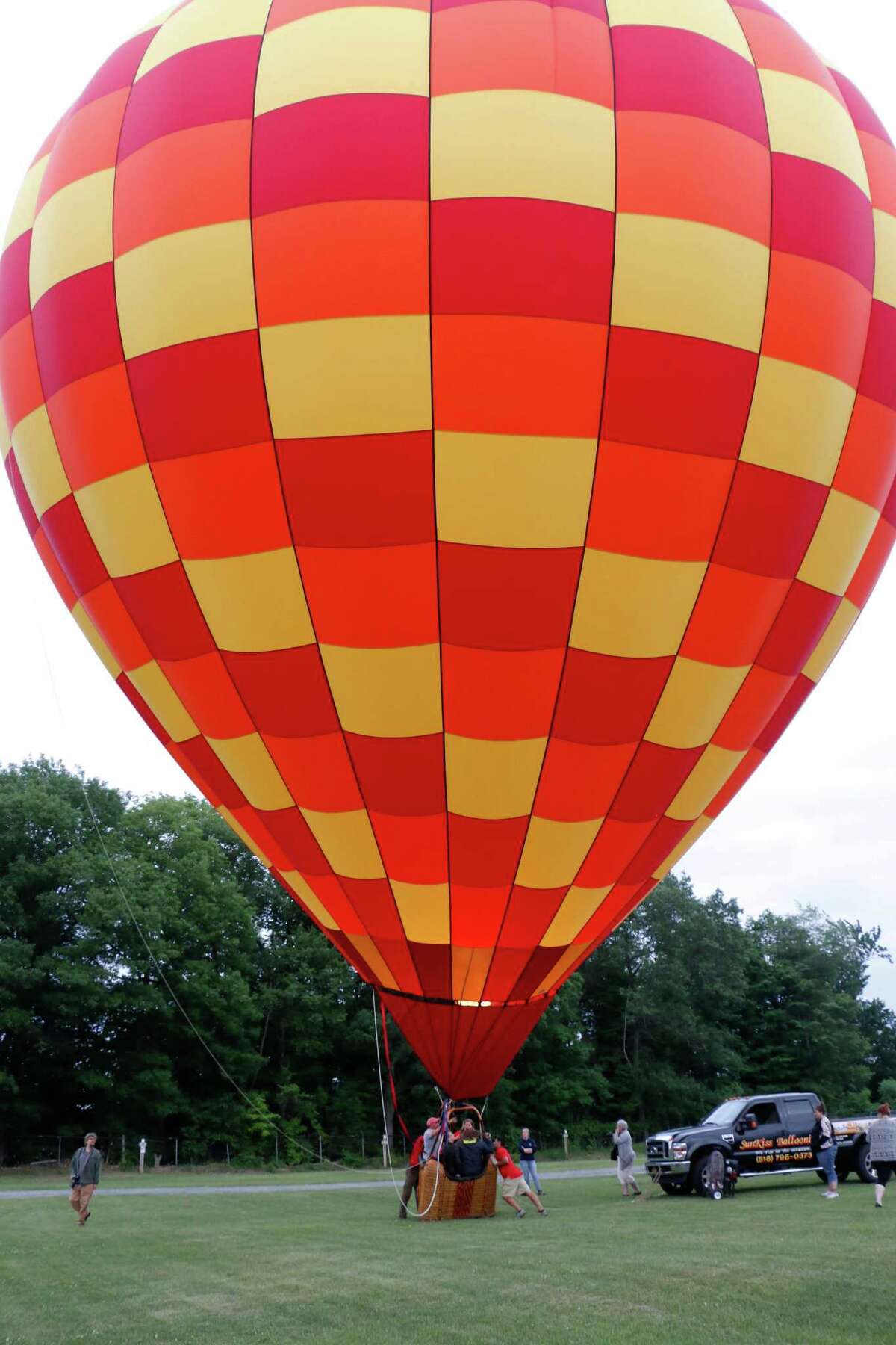 Saratoga balloon festival opens