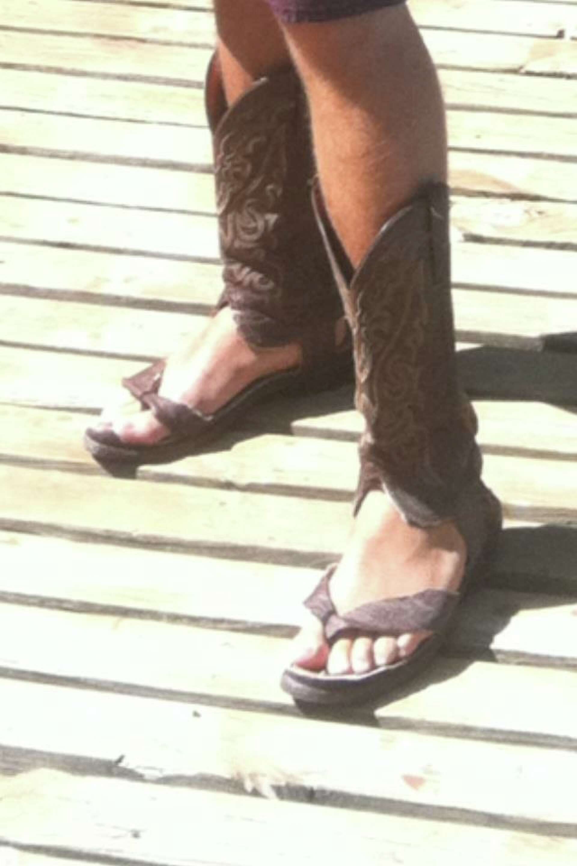 Hundreds are ordering these Redneck Boot Sandals the latest funky country fashion trend