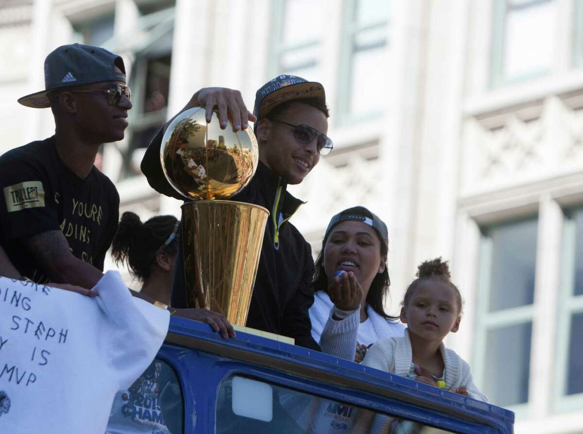 Fans pack Oakland for Warriors victory parade