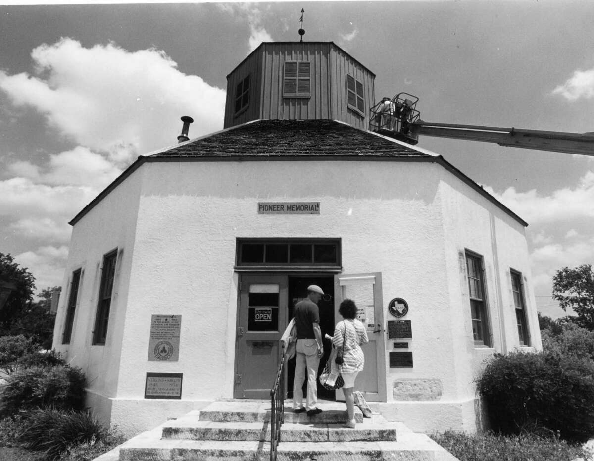 Historical photos of Fredericksburg, 'Hub of the Hills'