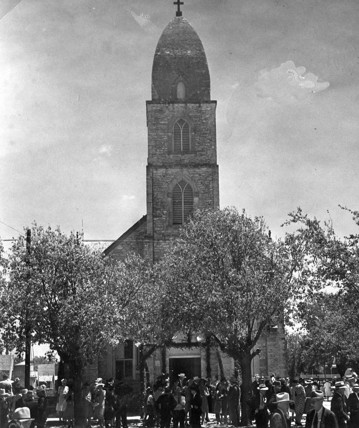 Historical photos of Fredericksburg, 'Hub of the Hills'