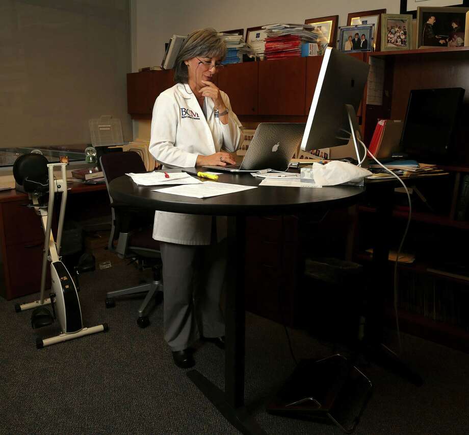 Activate Muscles Brain With Stand Up Desk Houston Chronicle Researchers Say You Burn 15 Percent More Calories Using Standing Desks Photo Karen Warren