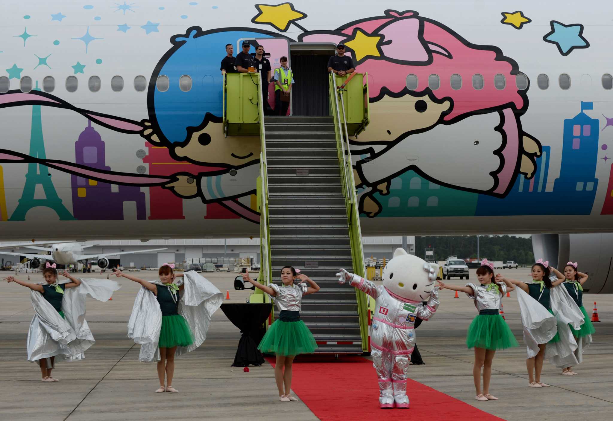 Eva Air's Hello Kitty plane debuts in Houston