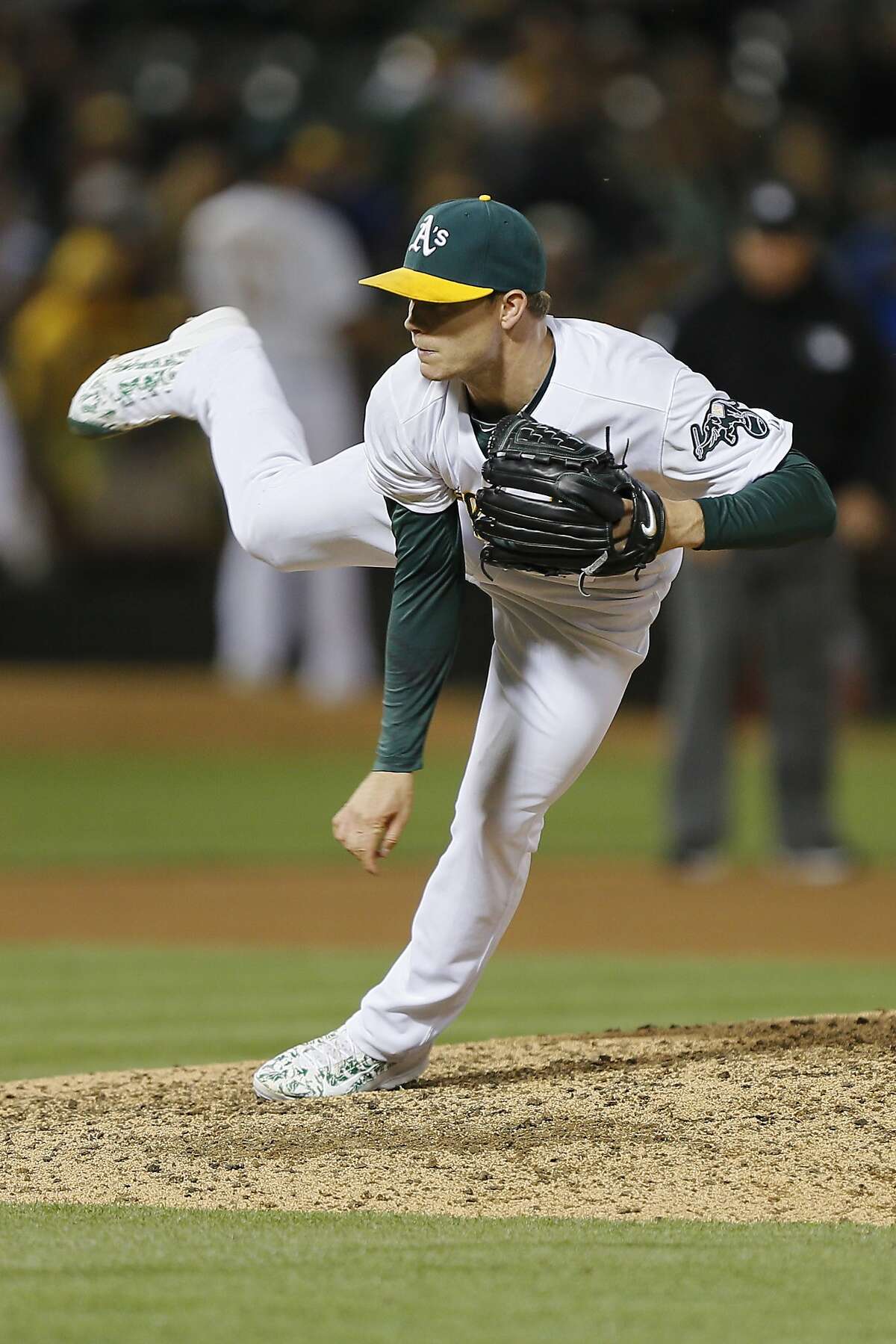 Sonny Gray's luck runs out late, A's fall 127 to Angels
