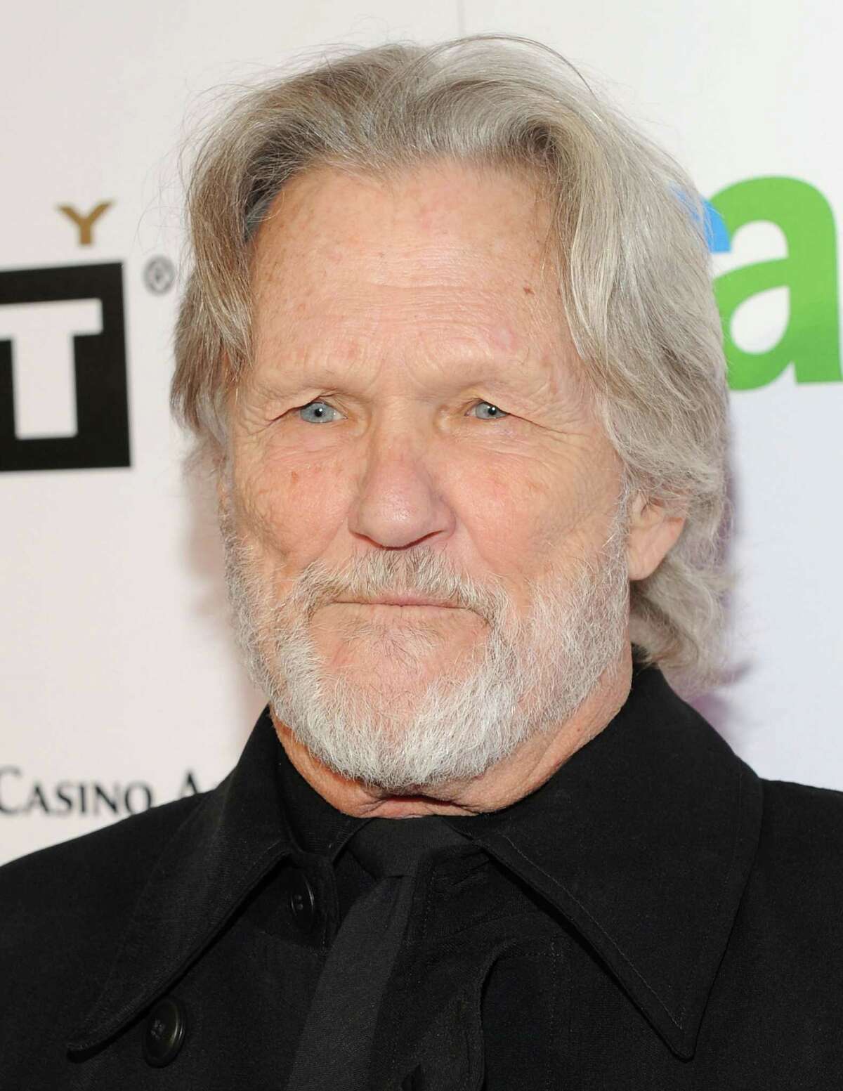 Kris Kristofferson performs with poise, sturdy voice at sold-out Egg