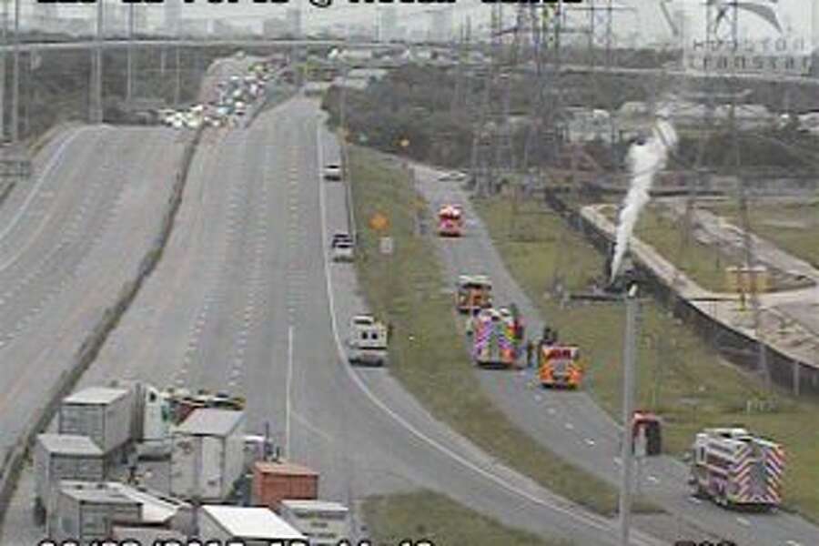 Texas 225 Eastbound Reopens After A Truck Collision With Feeder