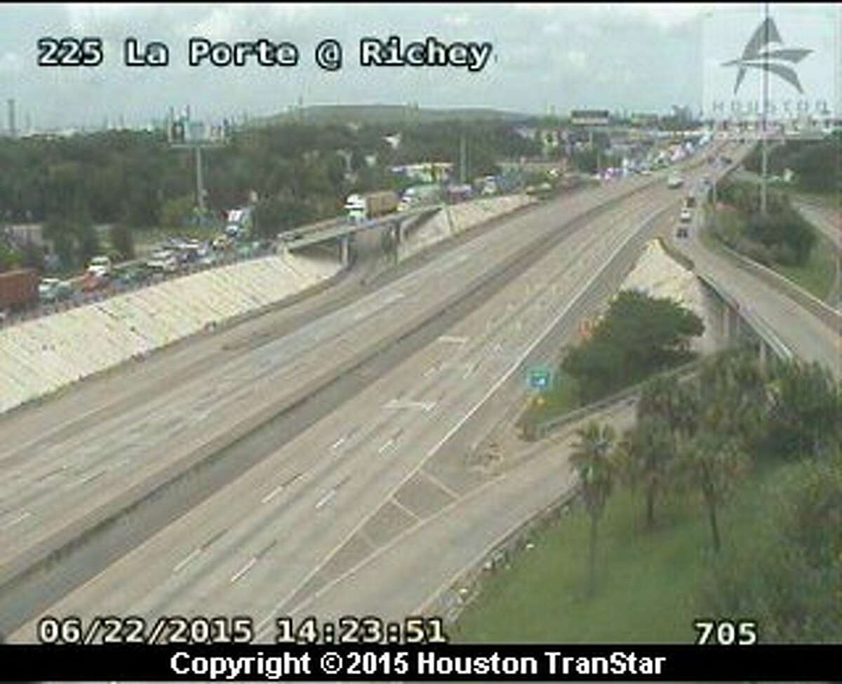 Texas 225 eastbound reopens after a truck collision with feeder road