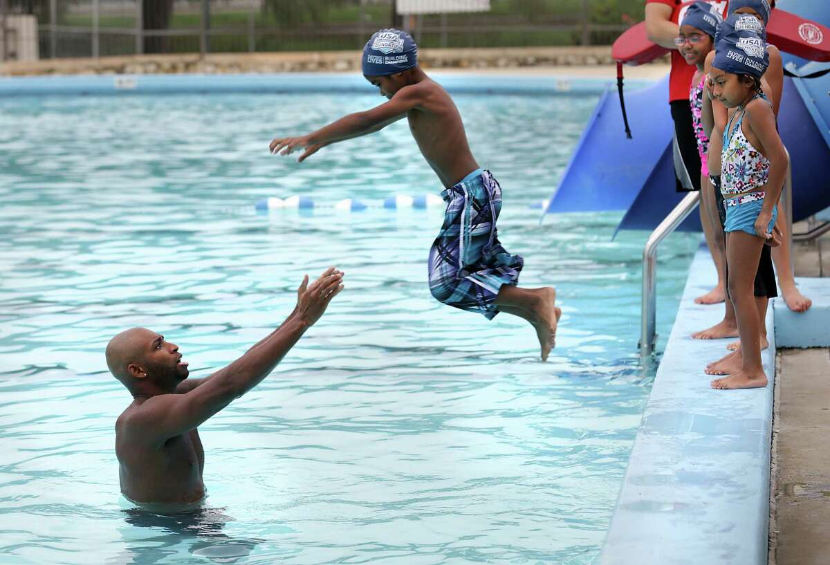 San Antonio public pools open Saturday. Here's what you need to know.