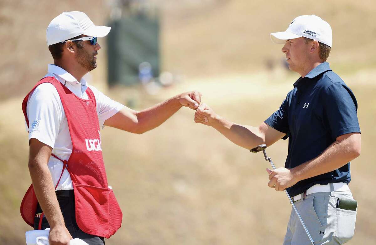 Caddie puts local knowledge to use, helping Spieth conquer Chambers Bay