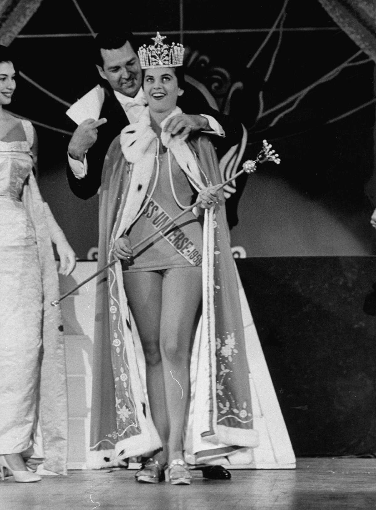 21 years ago: First African-American crowned Miss Texas