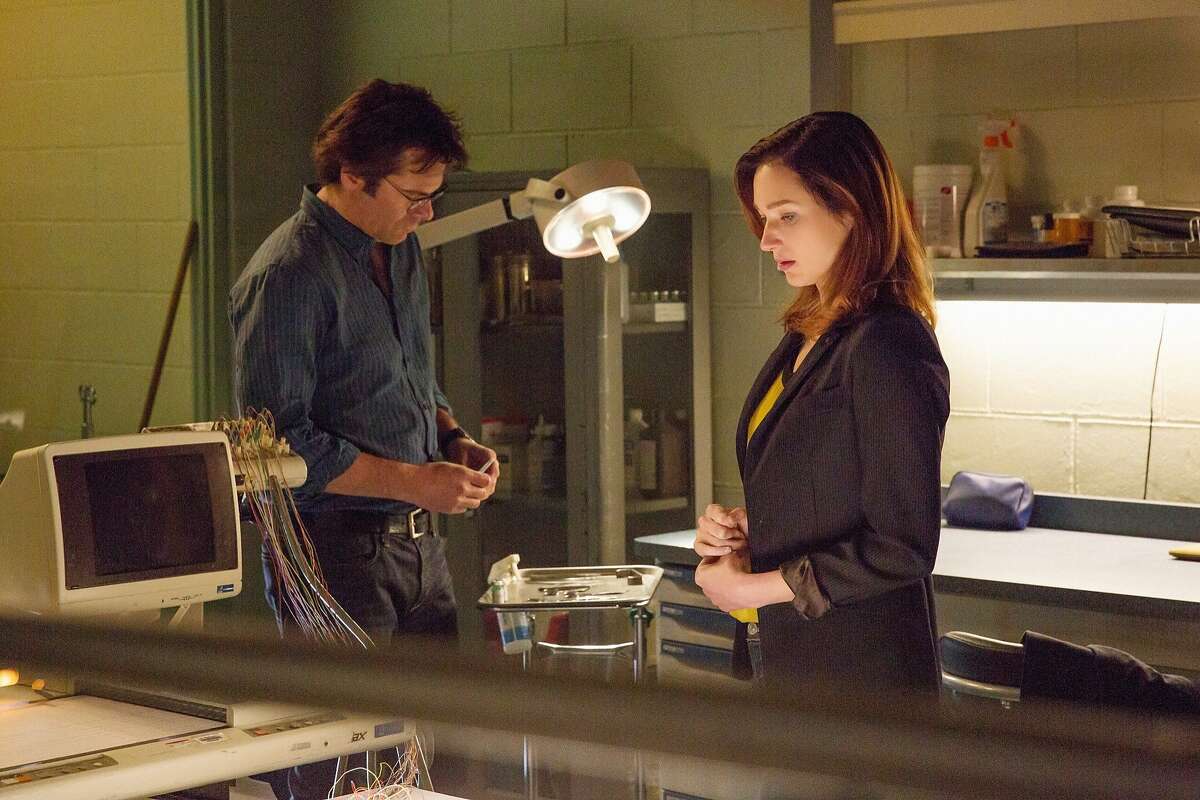 Billy Burke as Mitch Morgan and Kristen Connolly as reporter Jamie Campbell in "Zoo"