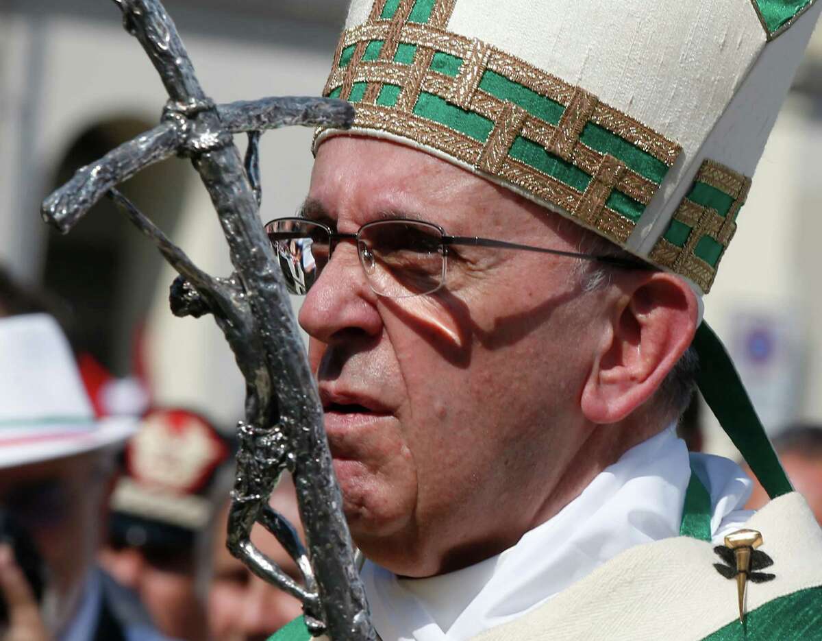 Pope Francis arrives at Turin's Vittorio Veneto square, northern Italy, to celebrate mass, Sunday, June 21, 2015. (AP Photo/Luca Bruno)