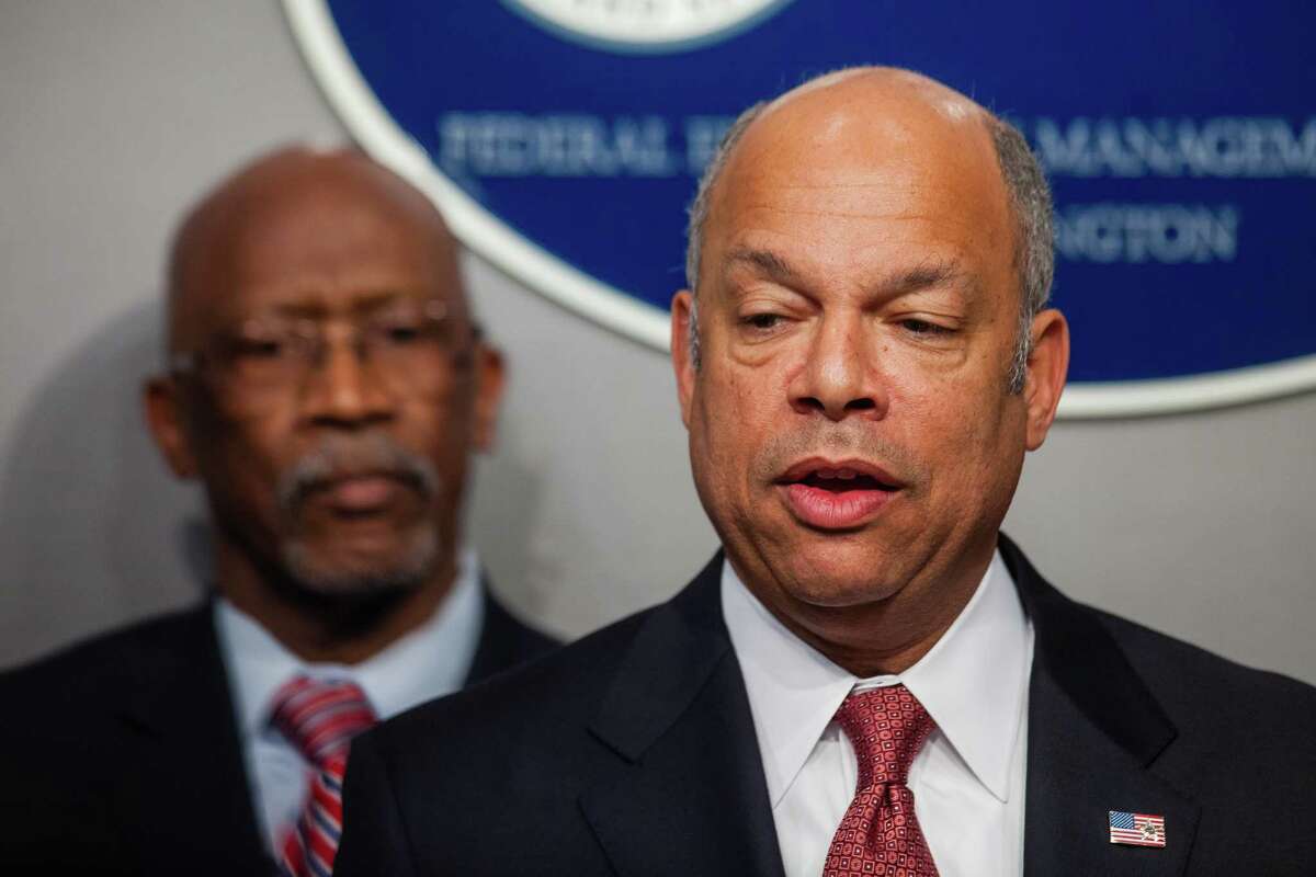 Homeland Security Secretary Secretary Jeh Johnson, right, announced changes Wednesday to the Obama administration’s family dentention policy.