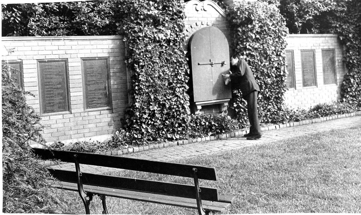 Oursf Golden Gate Park Man at the Shakespeare garden Photo shot 04/22/1964