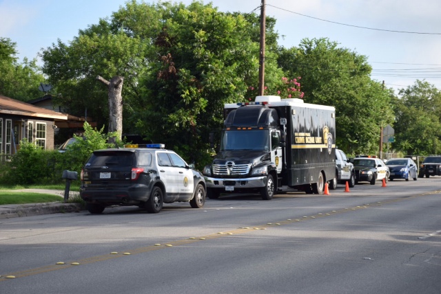 Suspects shoot, kill man at his home on the West Side of San Antonio