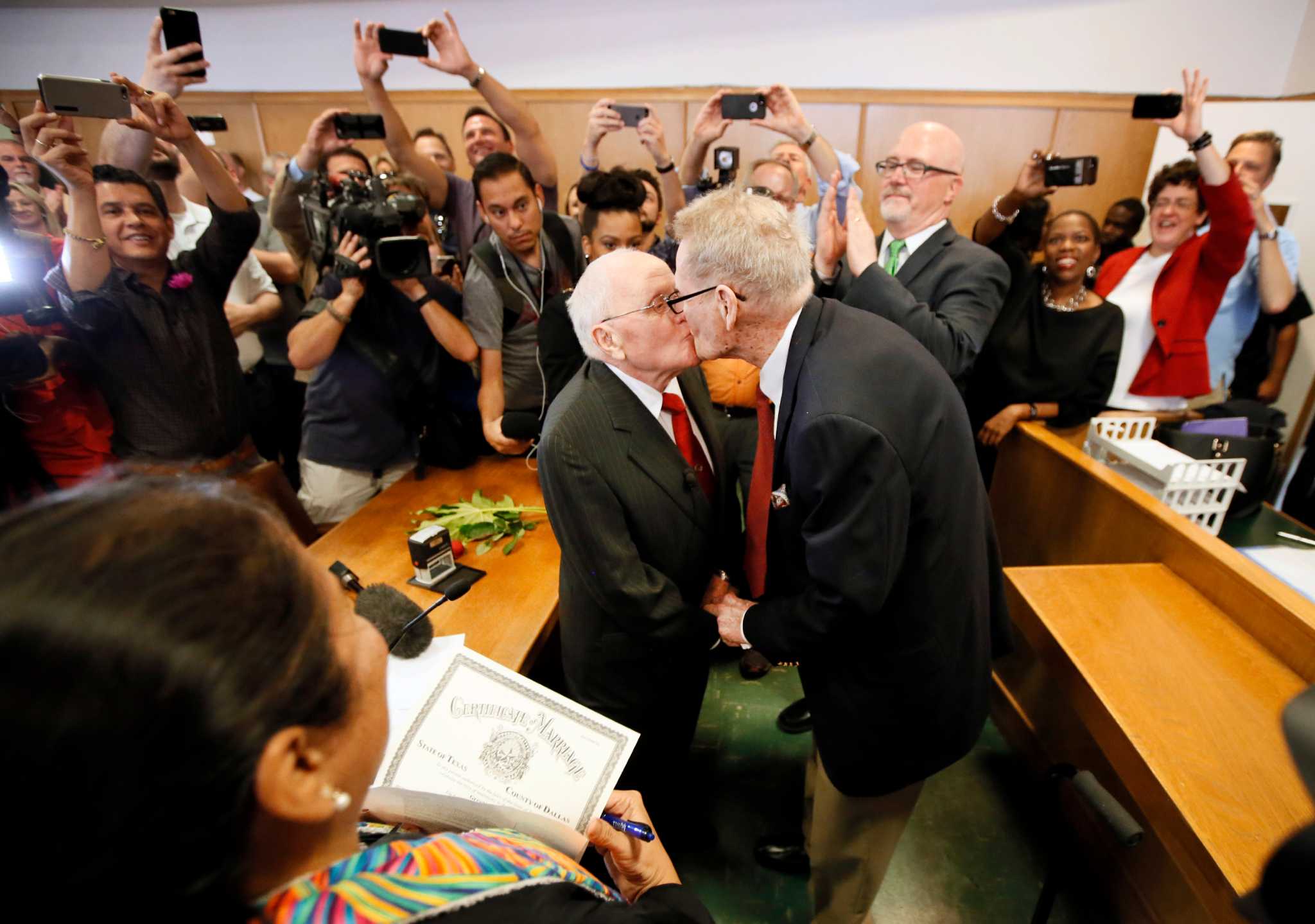 Harris County Clerk Begins Issuing Same Sex Marriage