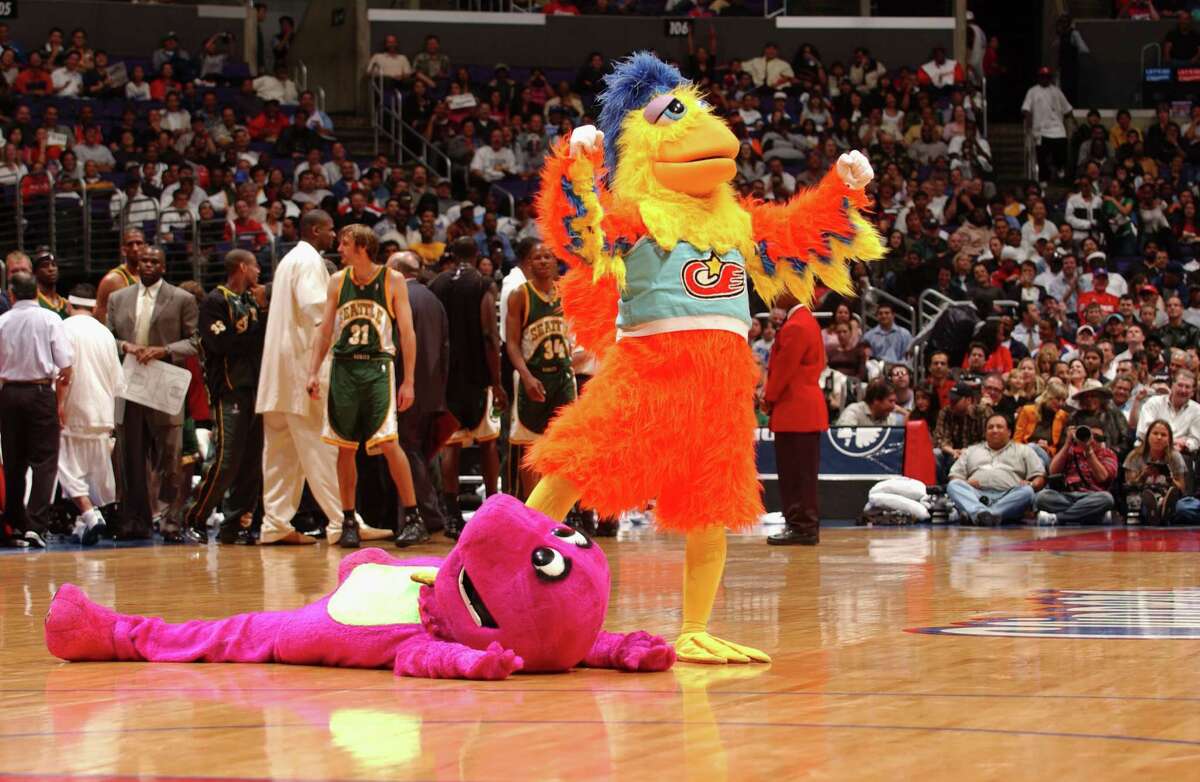 San Diego Chicken to ruffle S.A.’s feathers at Missions game