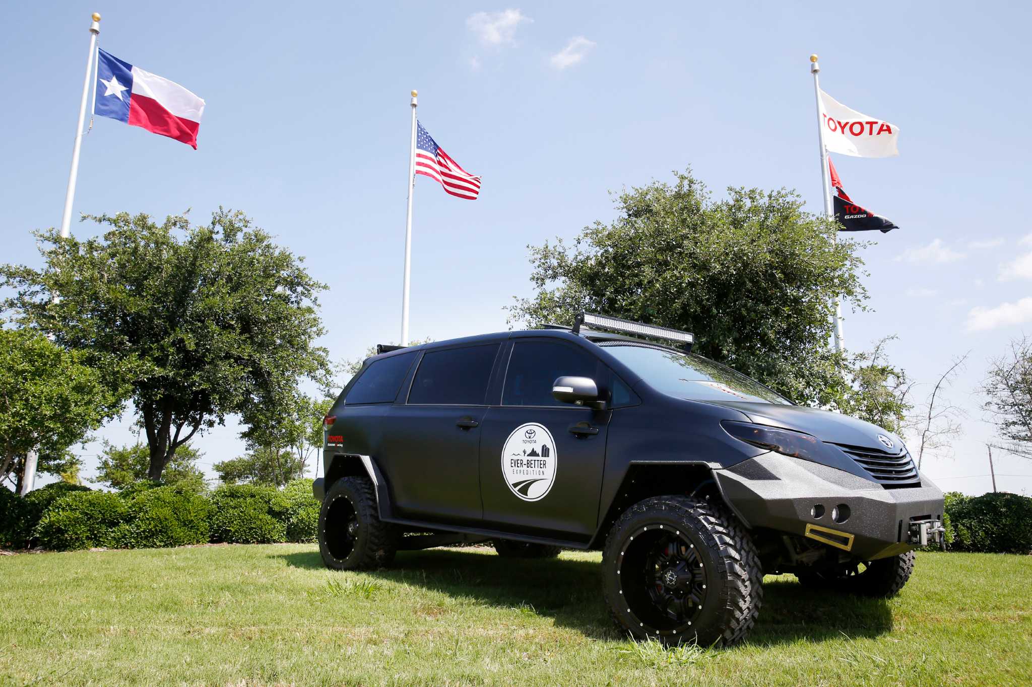 Toyota creates off-road minivan from Tacoma, Sienna