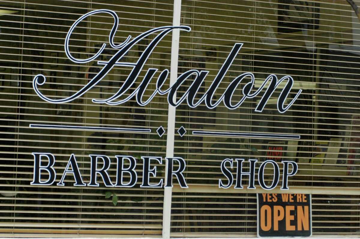 Longime River Oaks barber Rudy Rincon dies at 78