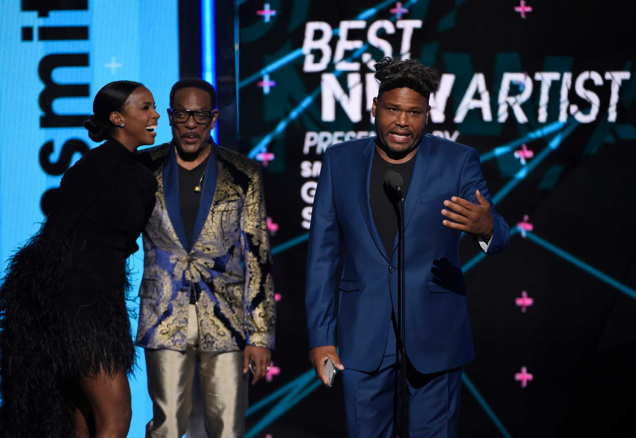 BET Awards: Diddy takes a fall