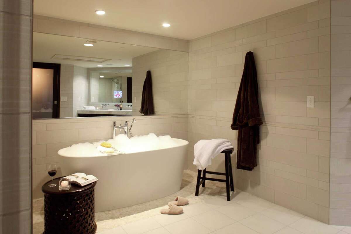 Two Houston hotels rank on Conde Nast Traveler's reader's choice awards