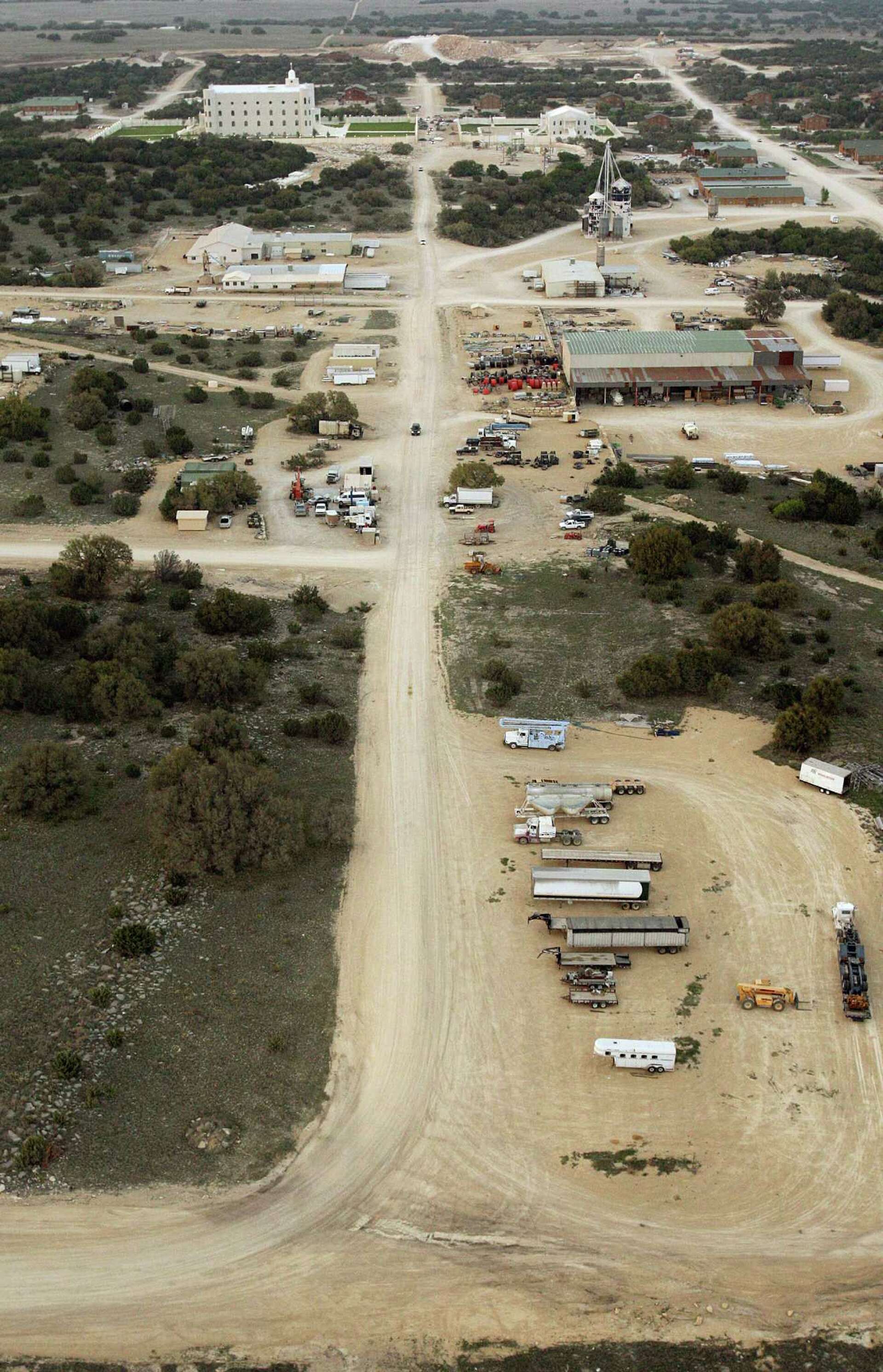 Polygamist Warren Jeffs' $20 million Texas ranch attracting a few ...