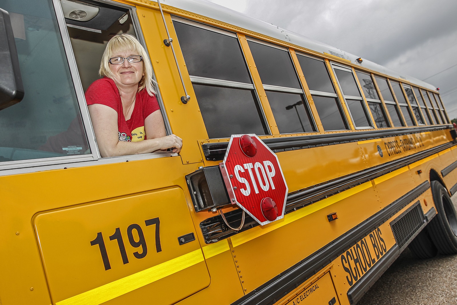 School bus 2. Bus Driver. Таблички в школьный автобус. School Bus Driver. Американский школьный автобус за рулём.