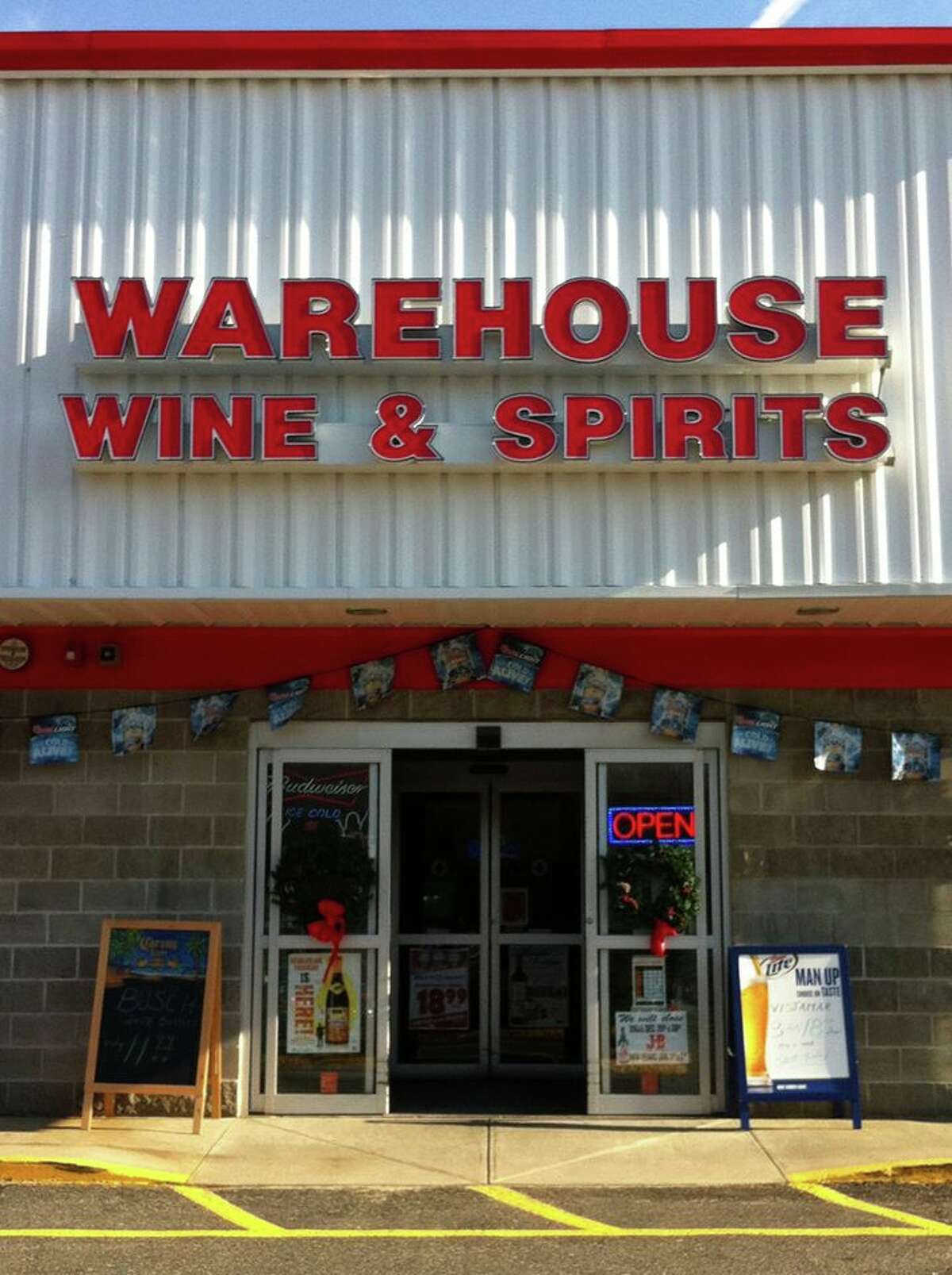 Bars, restaurants can deliver alcohol under latest Lamont order