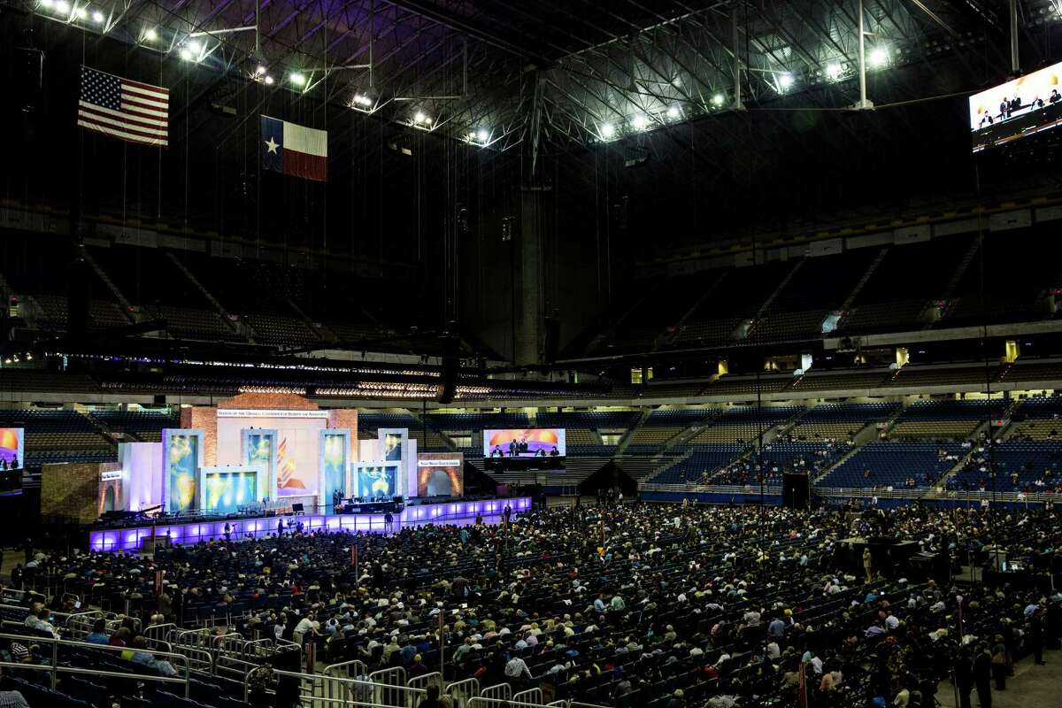 Thousands fill downtown for Seventhday Adventist conference