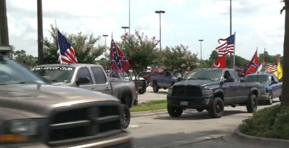 Confederate Flag rally draws 100 to Houston mall