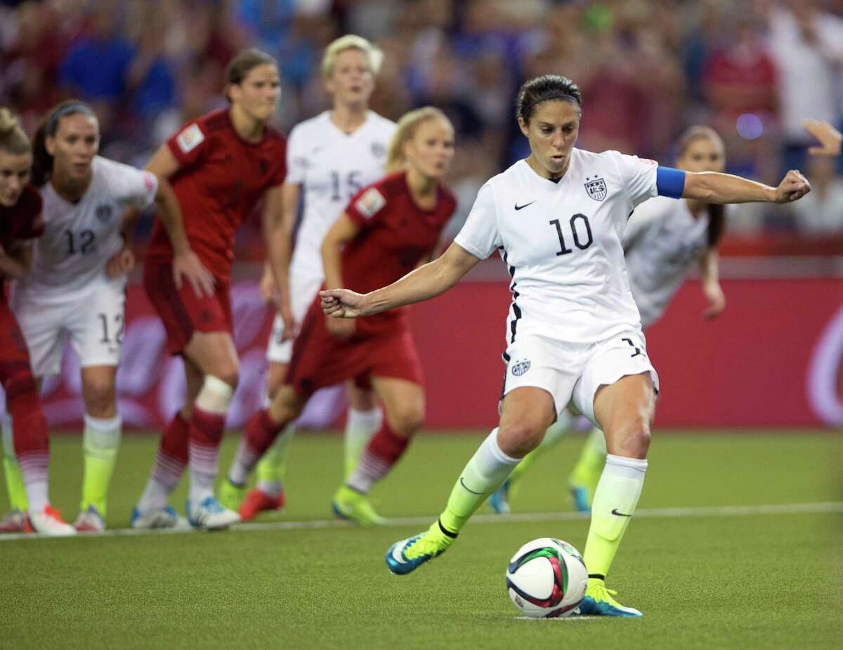 Lloyd, U.S. women's soccer team emerges from shadow of 1999 counterparts