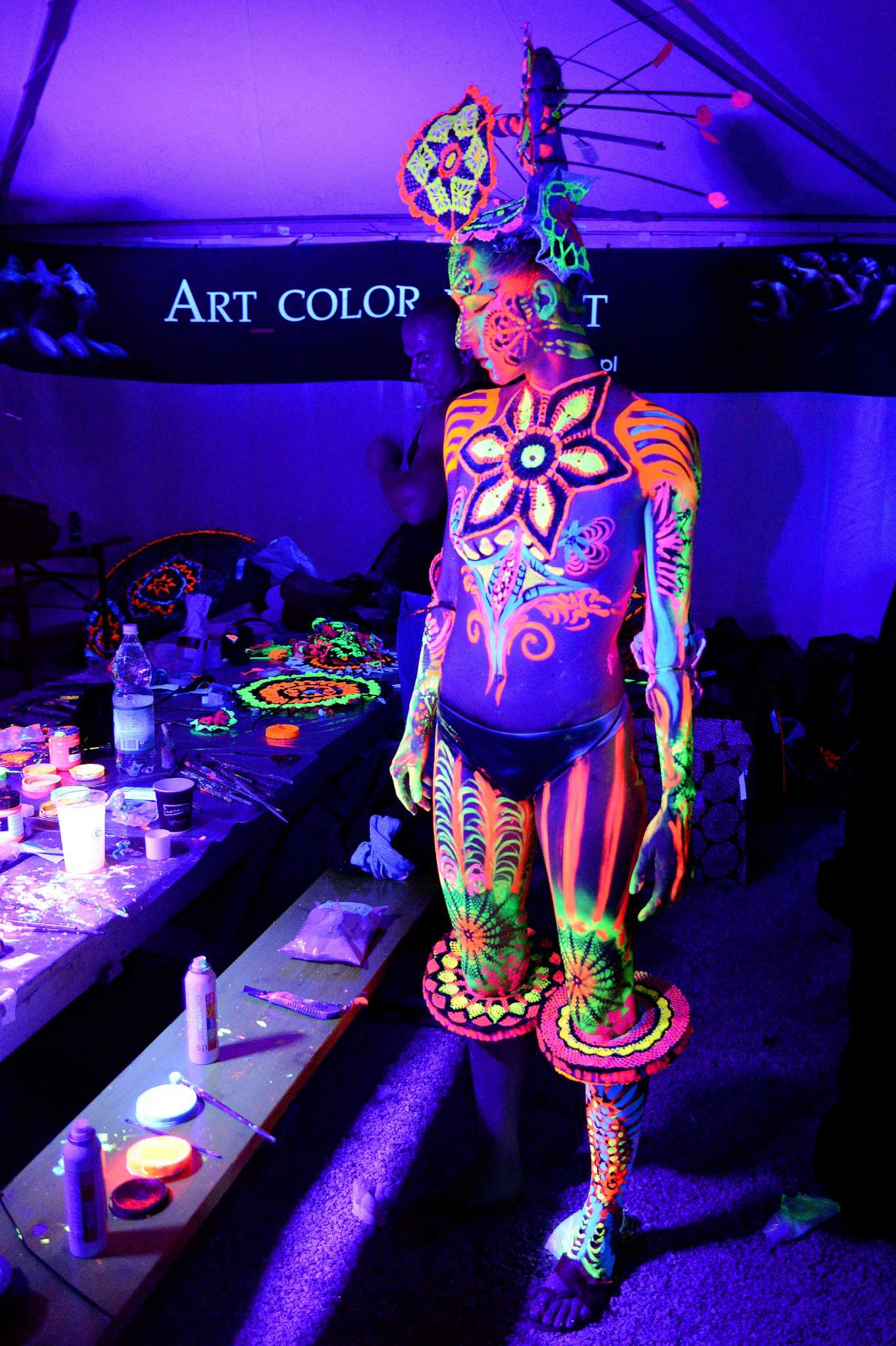 New Yorkers strip down for body painting day