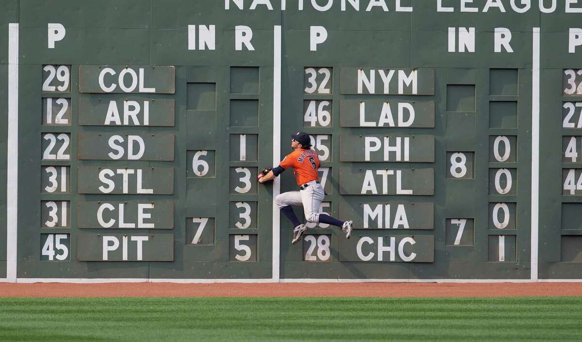 Red Sox vs. Astros ALCS Game 3: Tony Kemp makes leaping catch at