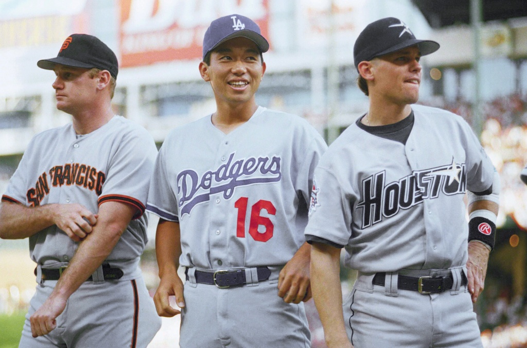 Jose Altuve needed a boost for photo with Aaron Judge