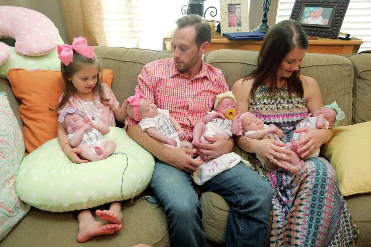 TLC premieres reality show about Houstonarea female quintuplets