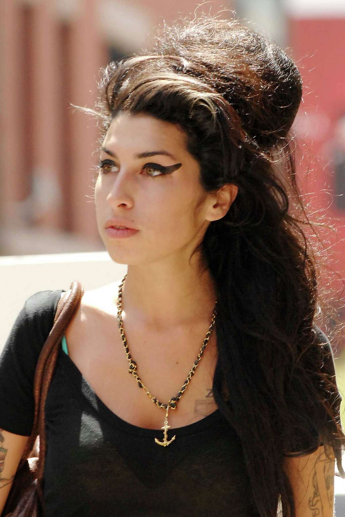 Amy Winehouse Crime Scene Photos - opsyik5
