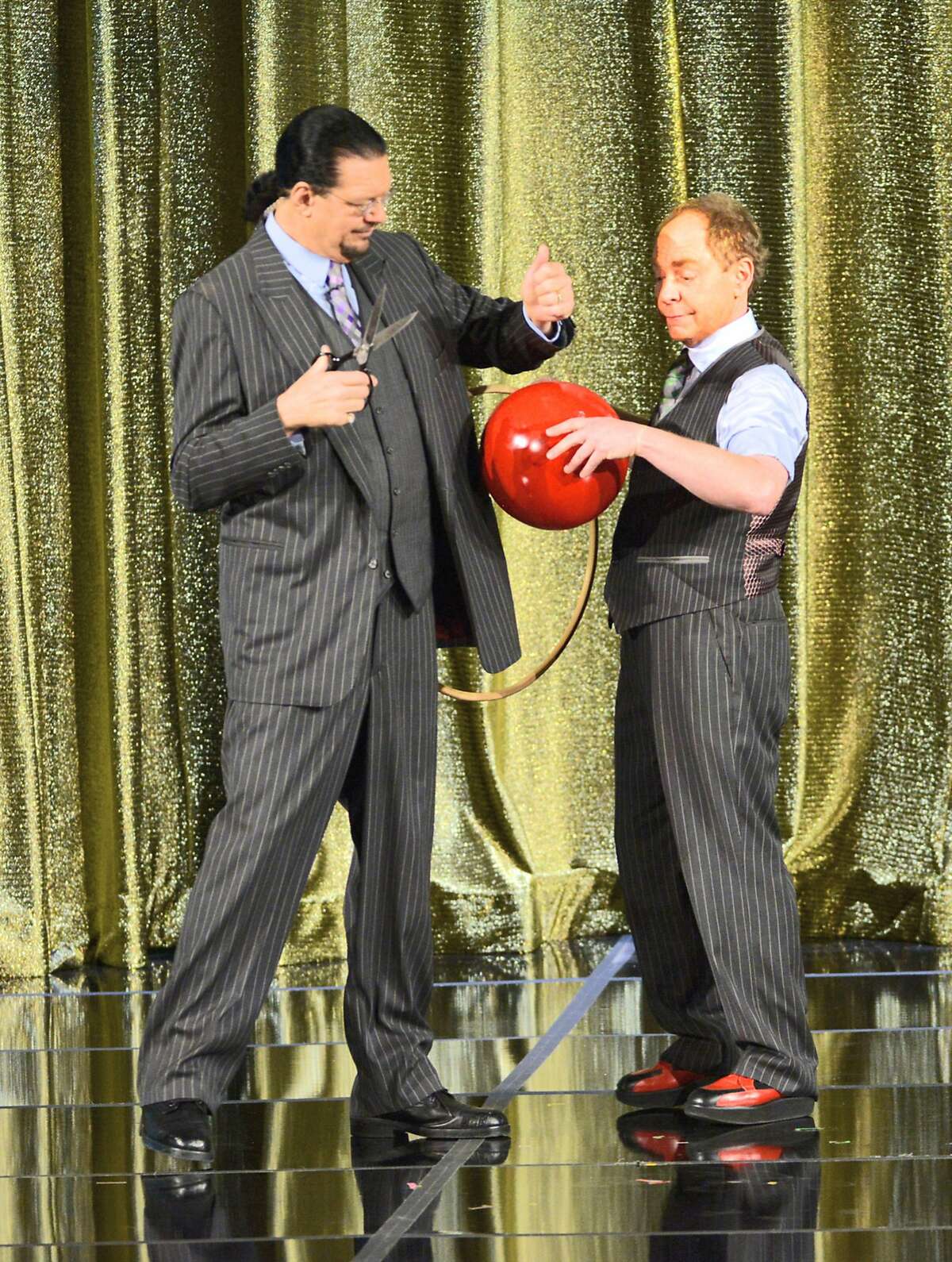 Penn & Teller work their brand of magic on Broadway