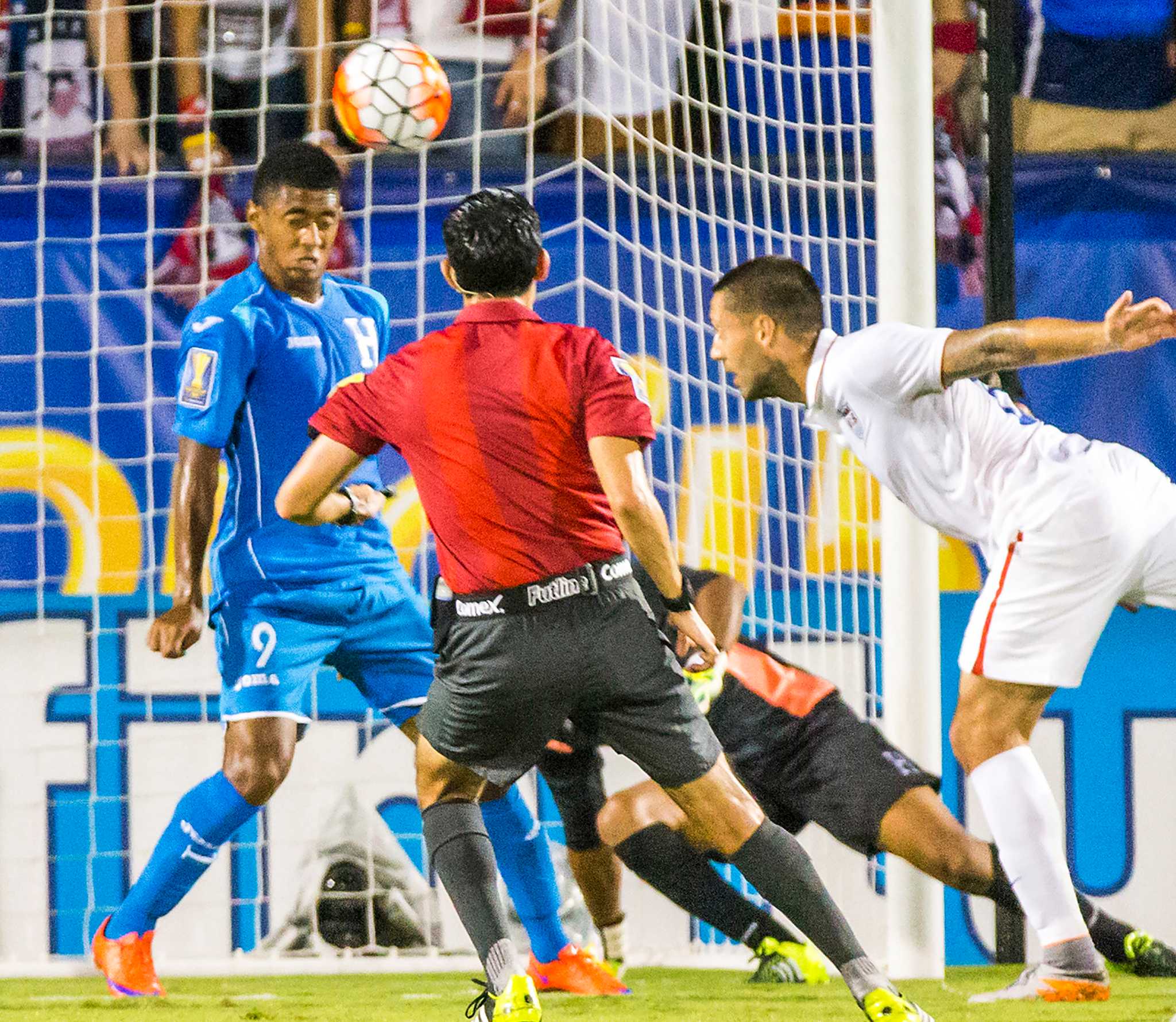 Dempsey scores record goal, leads US into Gold Cup final