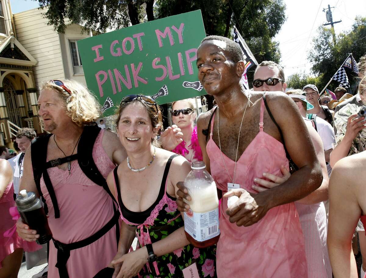 The bad economy was represented by a clever group in pink slips. The 98th running of the Bay to Breakers in San Francisco, CA featured a police crackdown on public drinking.