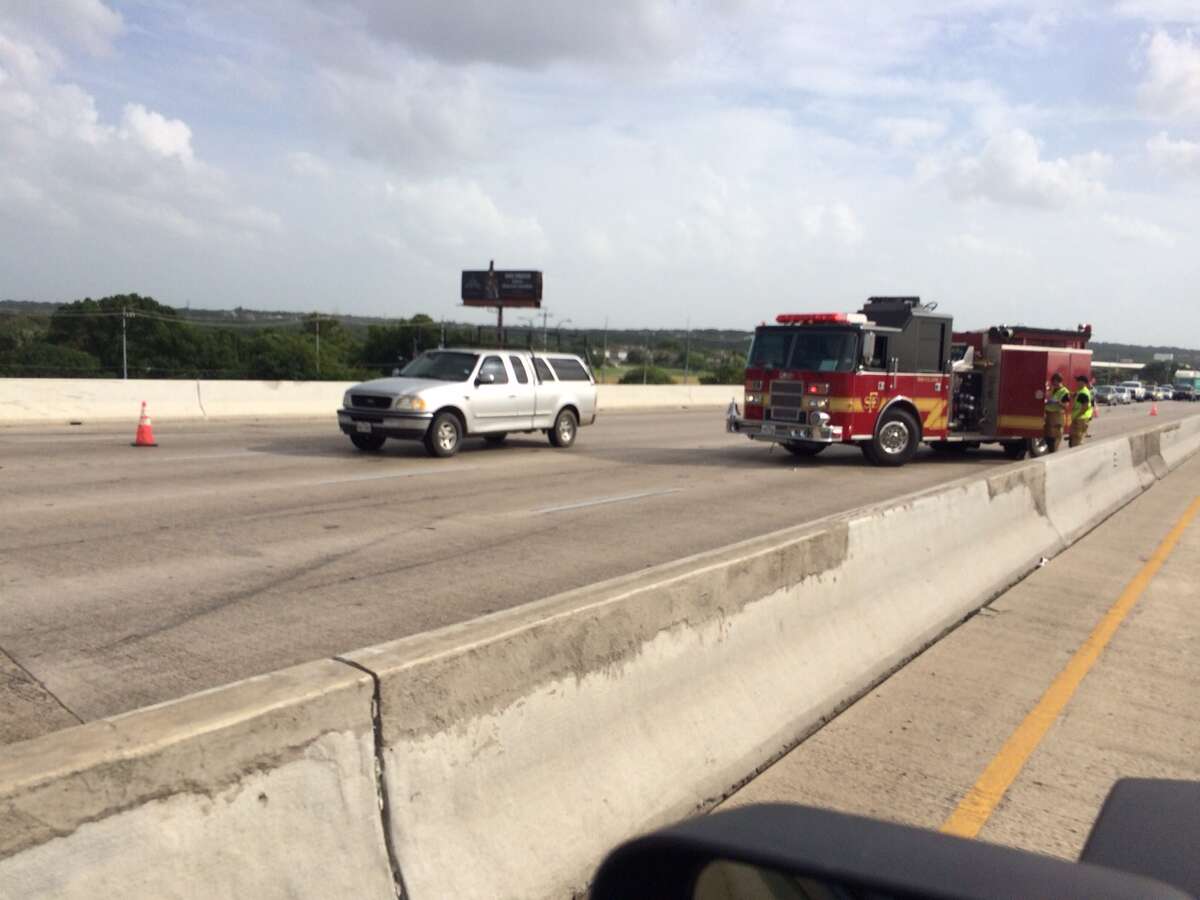 Major traffic accident at I35 North and Evans Road slows traffic