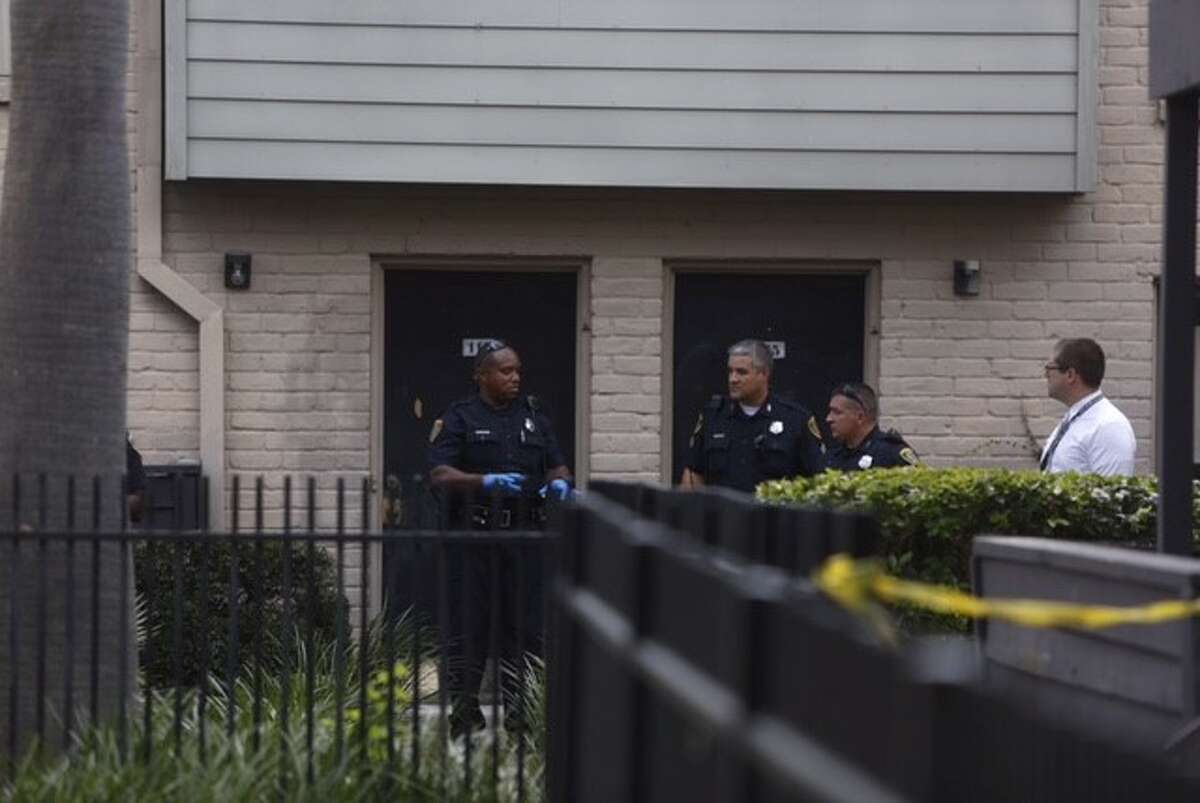 Deadly shooting at west Houston apartments