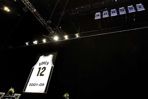 spurs retired jerseys