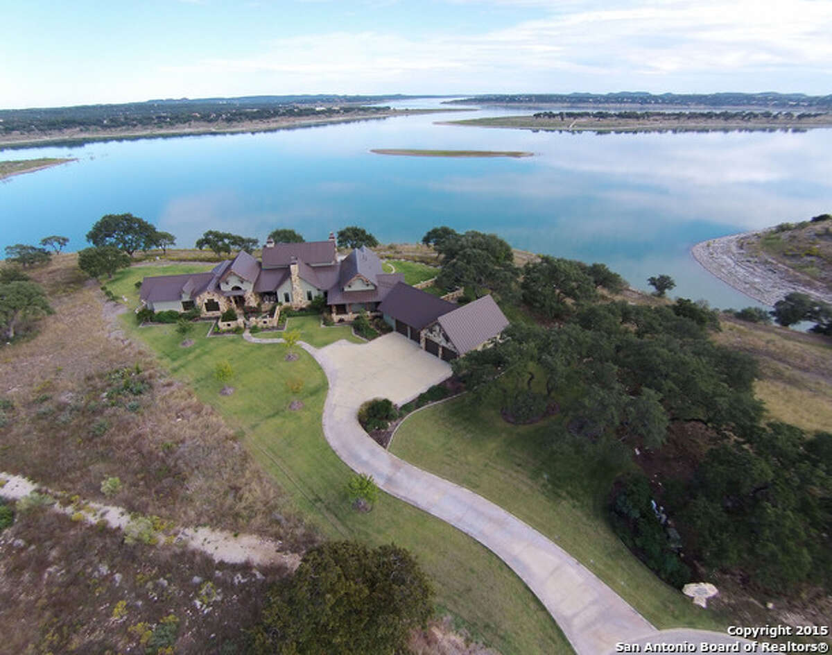 12 awesome waterfront homes in Texas that you can buy now