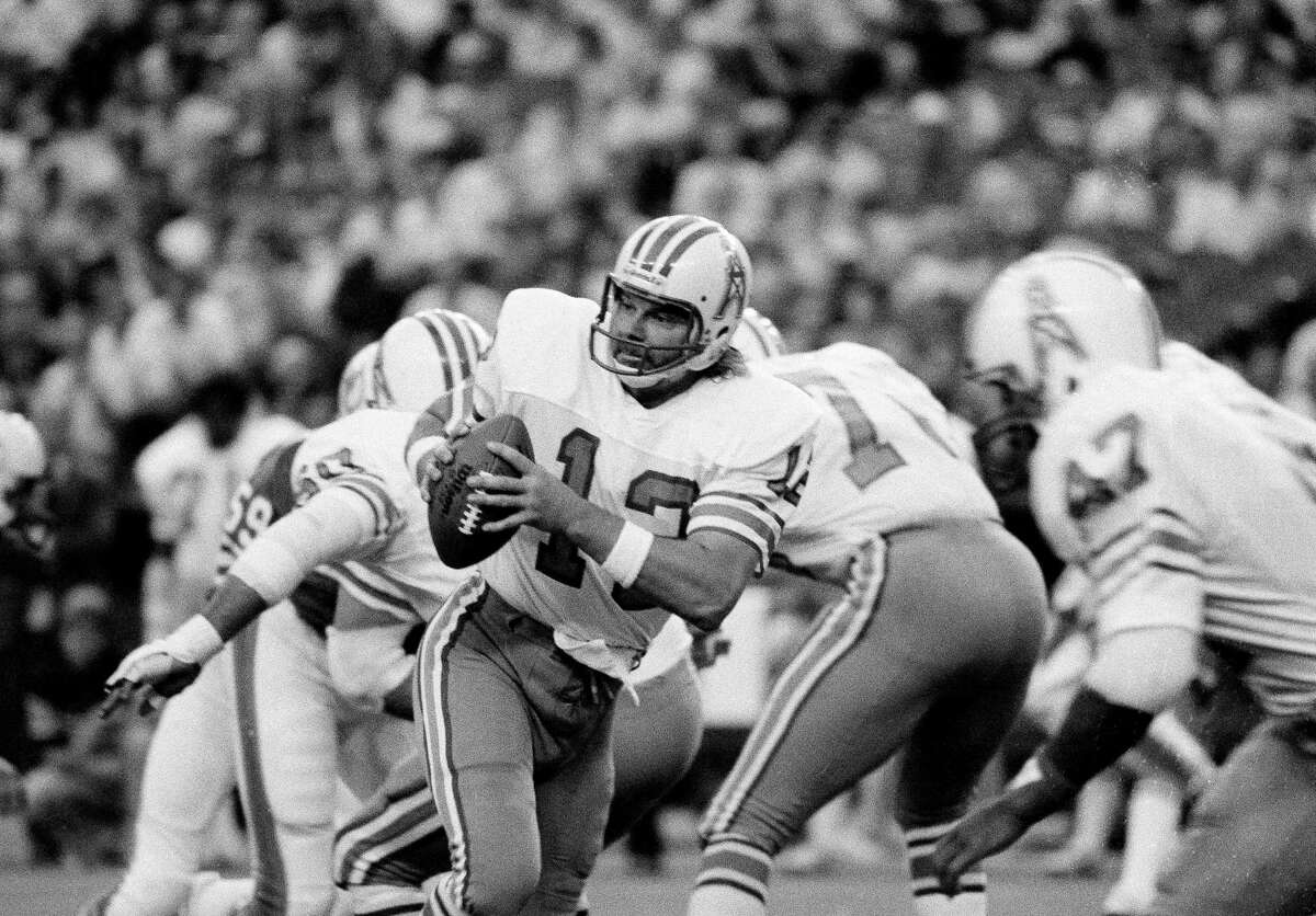 Former Oakland Raiders and Houston Oilers quarterback Ken Stabler agreed to  play for the New Orleans Saints, speaking at Vero Beach, Fla., Aug. 24,  1982. Stabler will begin practicing Wednesday and hopes