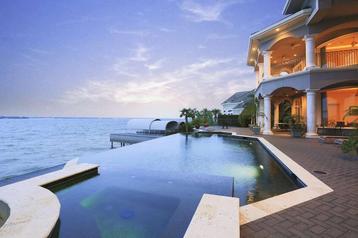 12 awesome waterfront homes in Texas that you can buy now