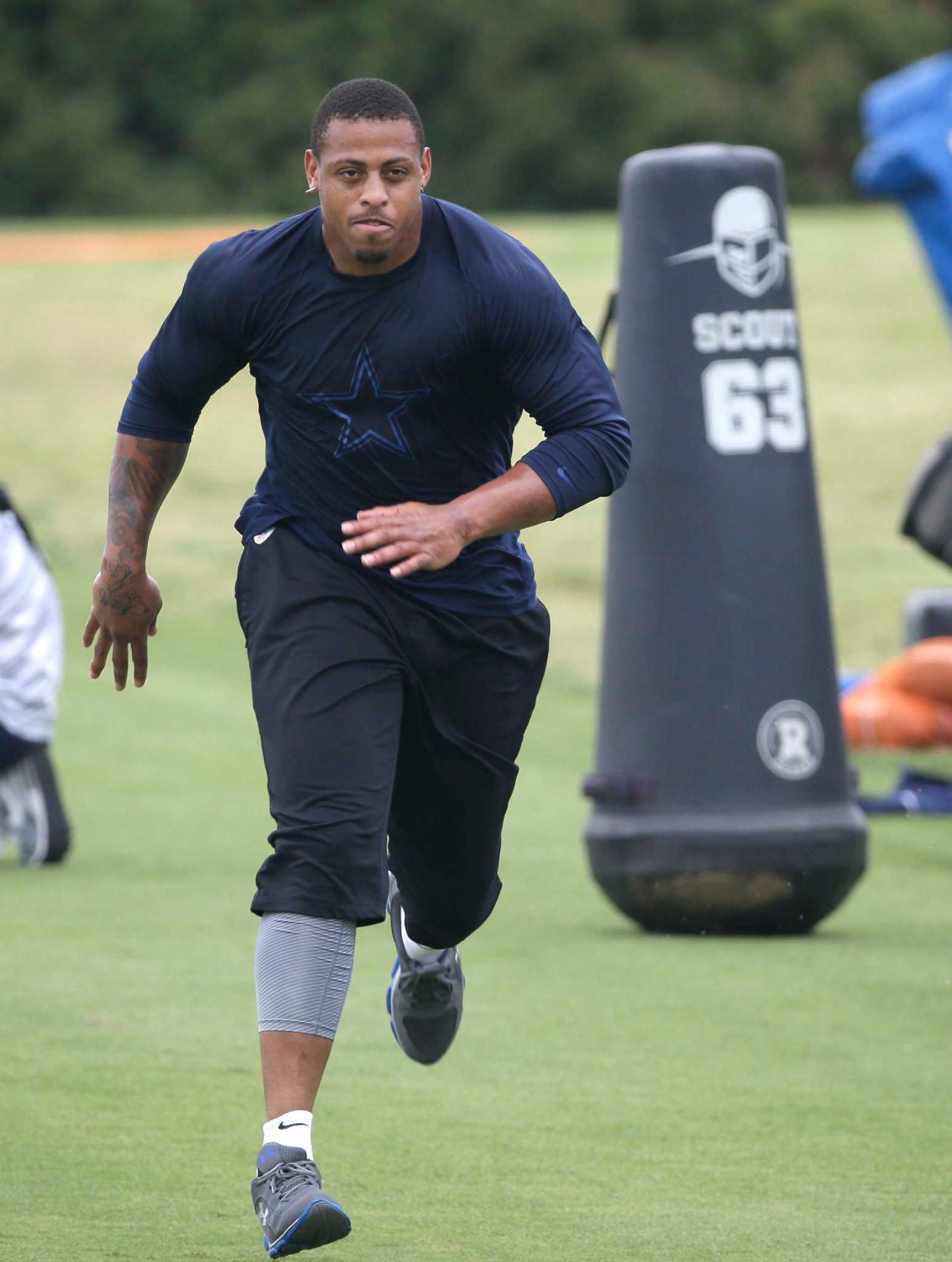 Cowboys' Greg Hardy gets a lifeline from Hall of Famer Charles Haley 