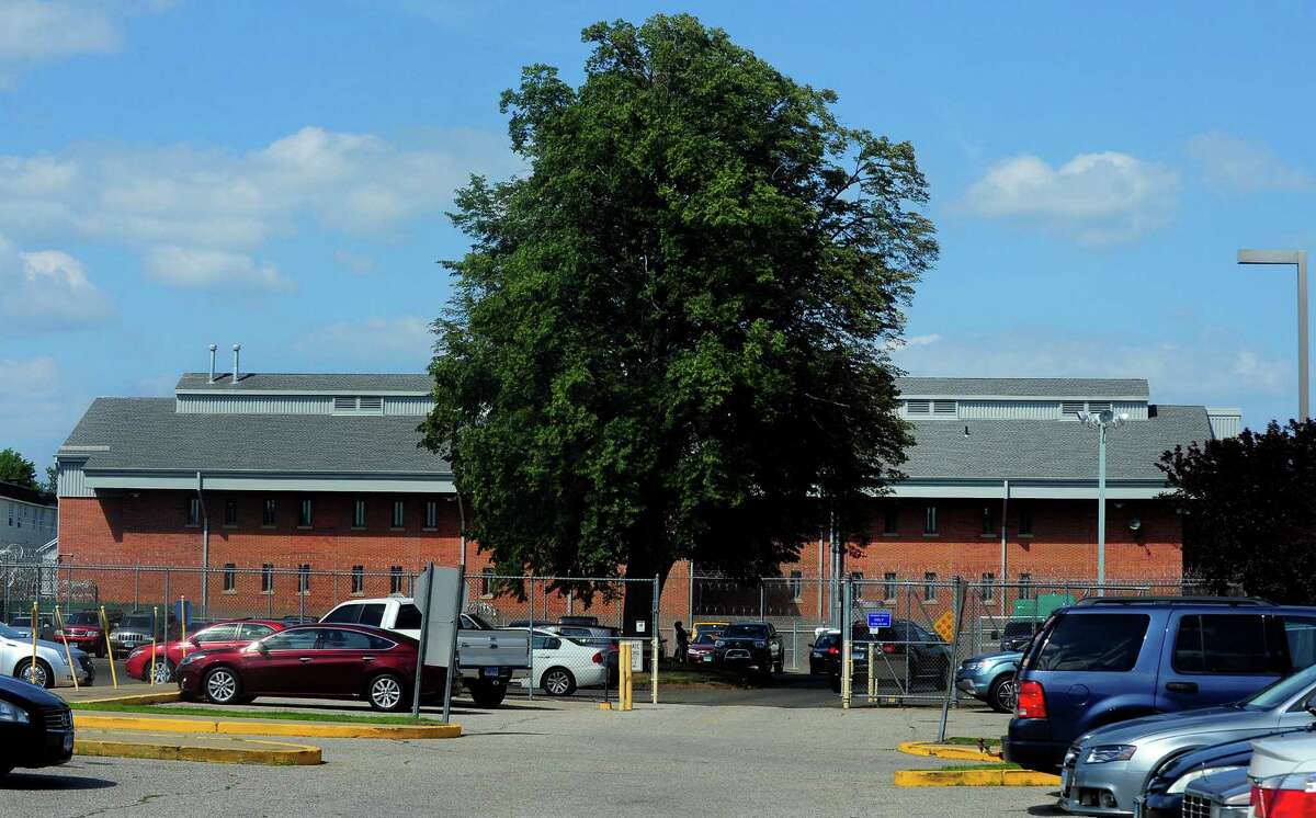 State to close building at Bridgeport Correctional Center