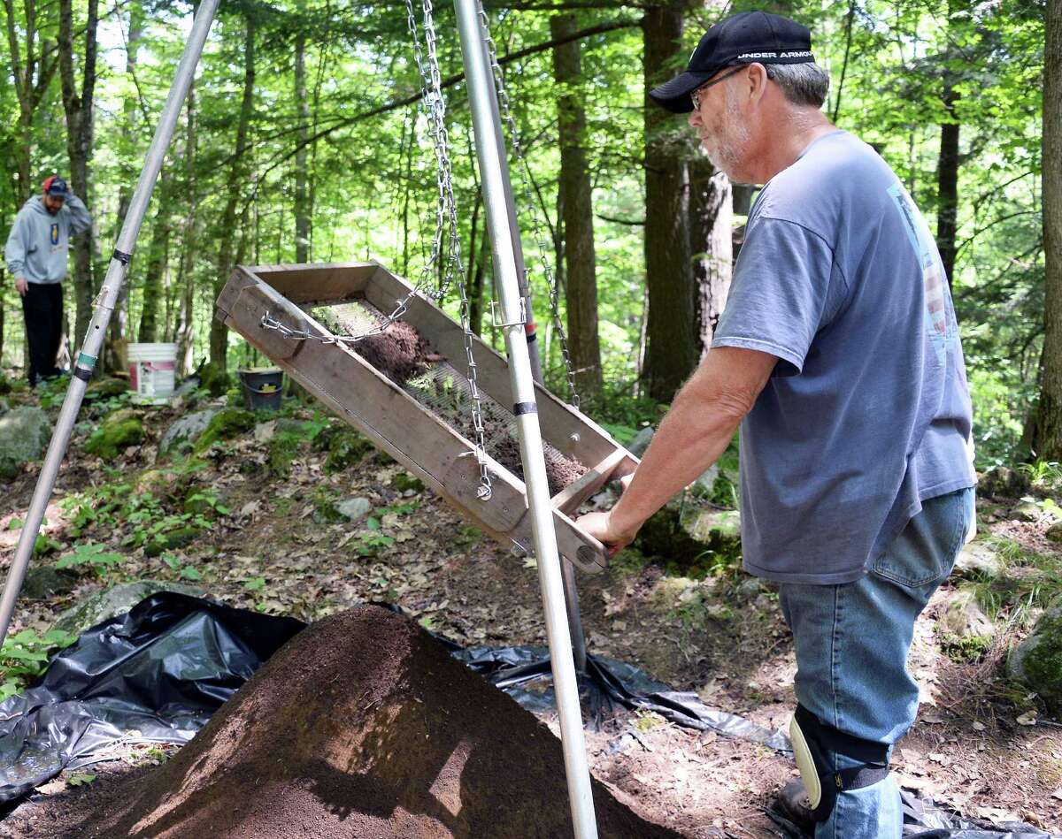 David Starbuck leads archeological dig in Lake