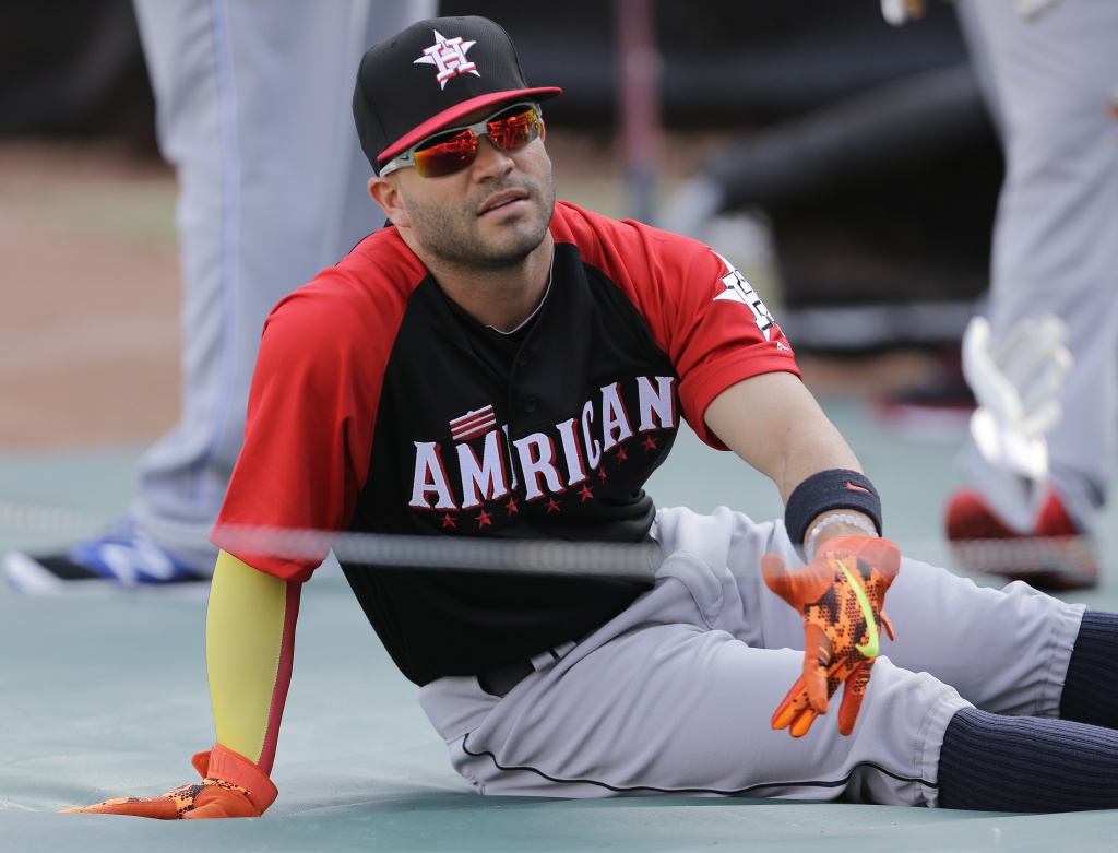 Jose Altuve needed a boost for photo with Aaron Judge