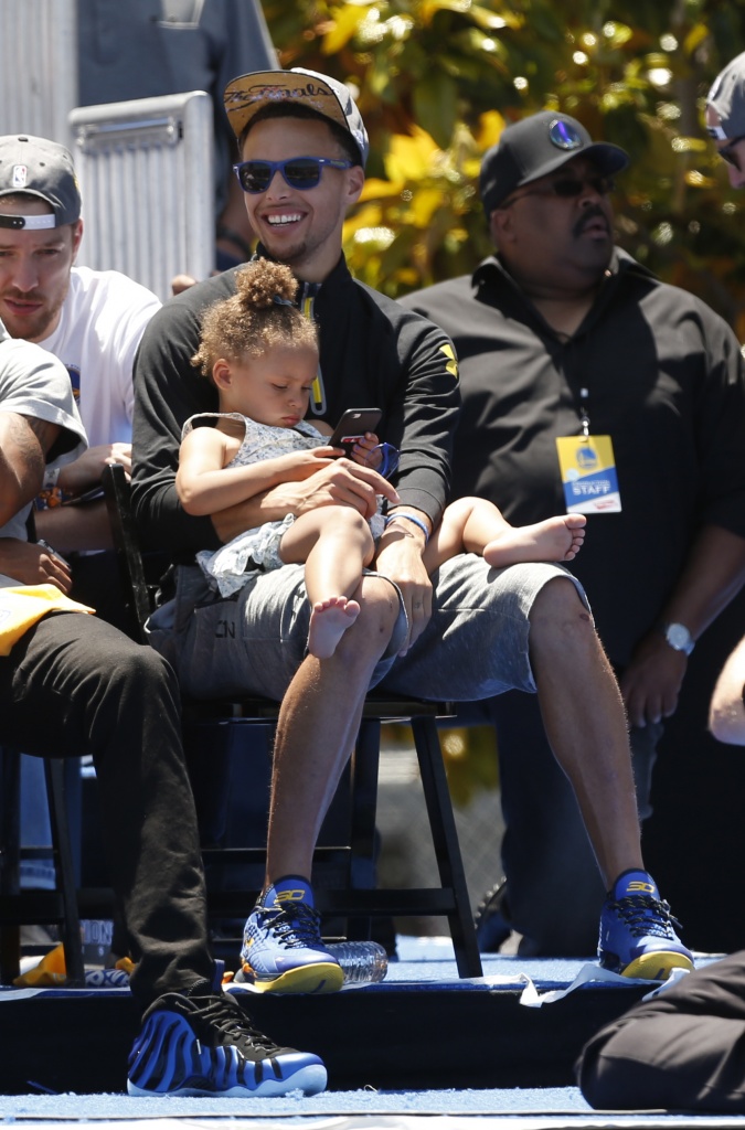 Stephen Curry regrets exposing daughter Riley to bright lights